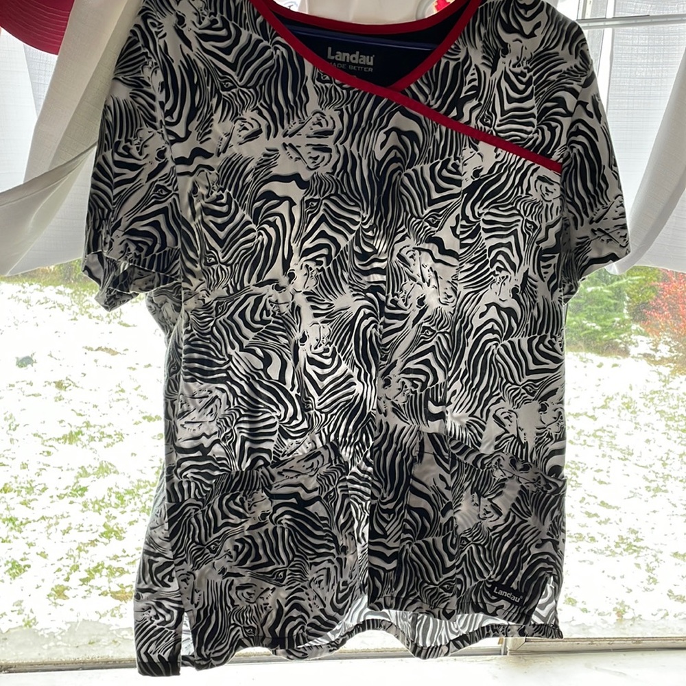 Women’s scrub top